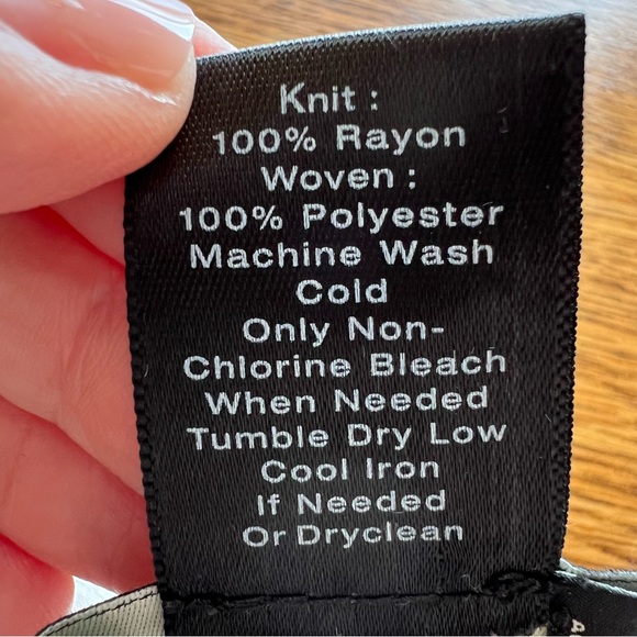 ⭐️ Ann Taylor Factory Cap Sleeve White Blouse Pockets Size SMALL - Picture 12 of 12